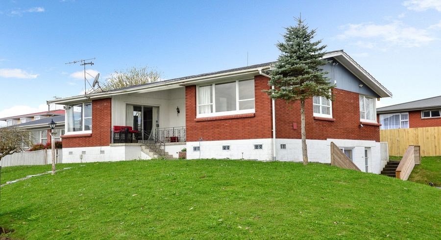  at 2 Lamont Street, Chartwell, Hamilton