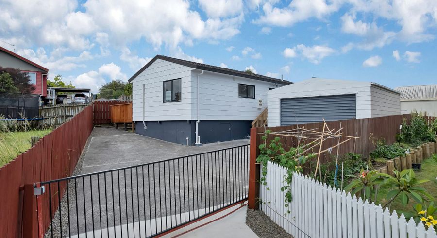  at 2/81 Harmel Road, Glendene, Waitakere City, Auckland