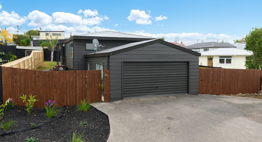  at 43A Golf Road, New Lynn, Auckland