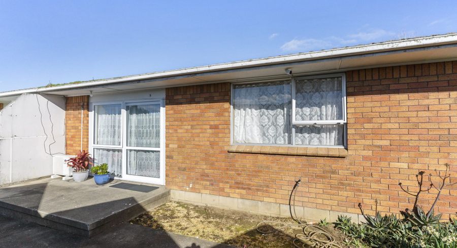  at 2/10 Margaret Road, Papatoetoe, Auckland