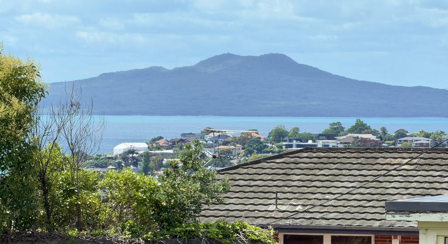  at 10 Gull Lane, Mairangi Bay, North Shore City, Auckland