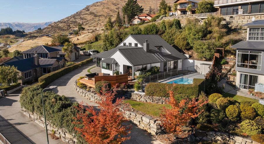  at 8 Elizabeth Place, Kelvin Heights, Queenstown