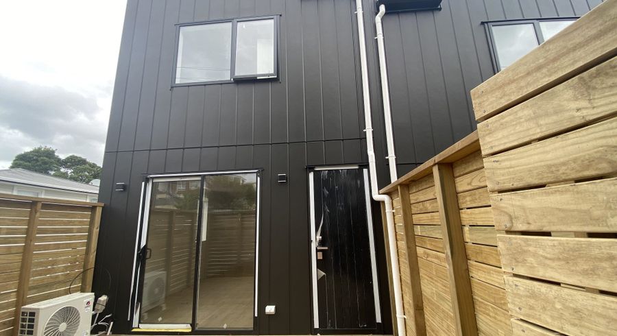  at 2/20 Peach Road, Glenfield, North Shore City, Auckland