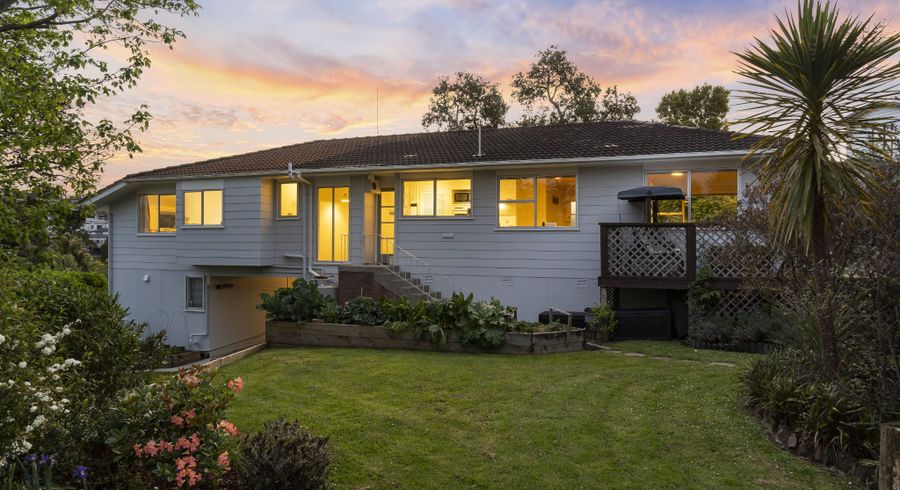  at 35 Normanton Street, Glenfield, Auckland