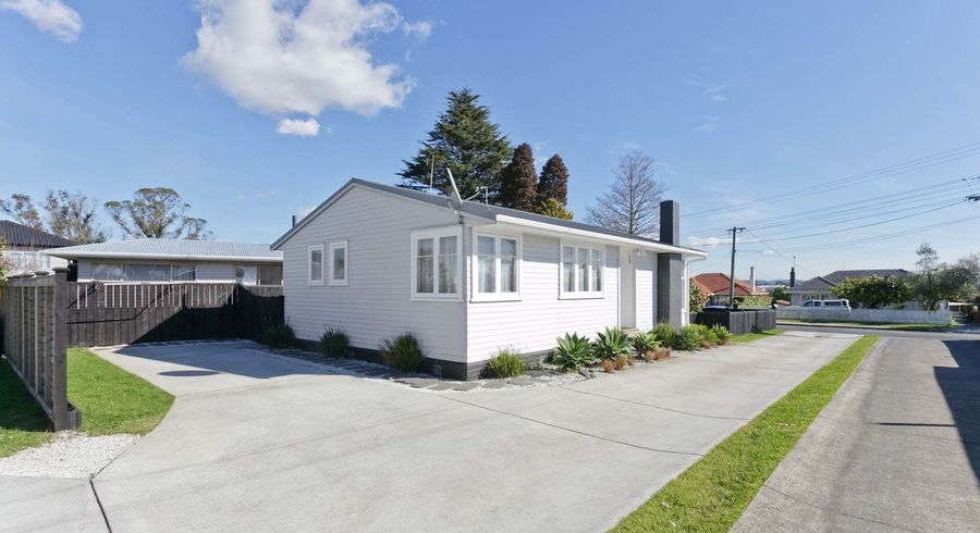  at 22 Kirrie Avenue, Te Atatu South, Waitakere City, Auckland