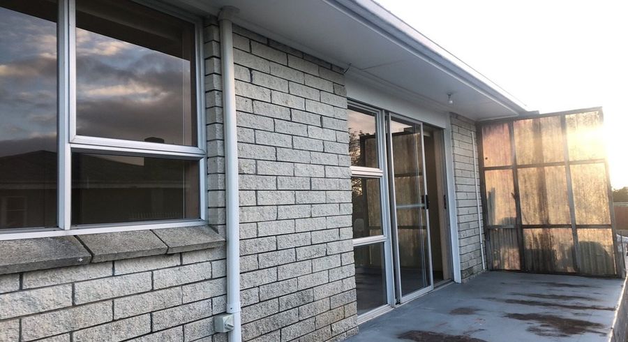  at 2/8 Margaret Road, Papatoetoe, Auckland