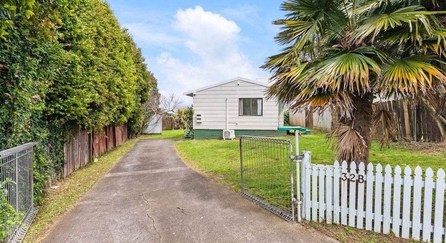  at 2/32 Maplesden Drive, Clendon Park, Manukau City, Auckland