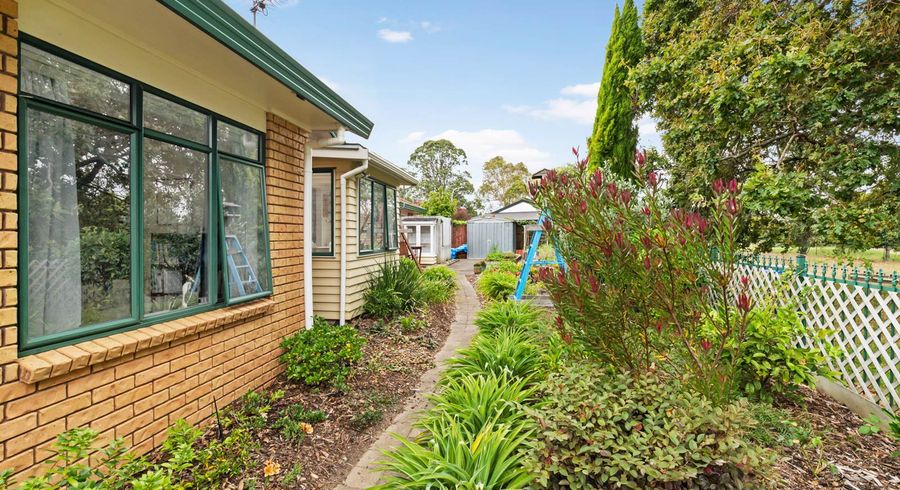  at 19 Lochend Place, Highland Park, Auckland