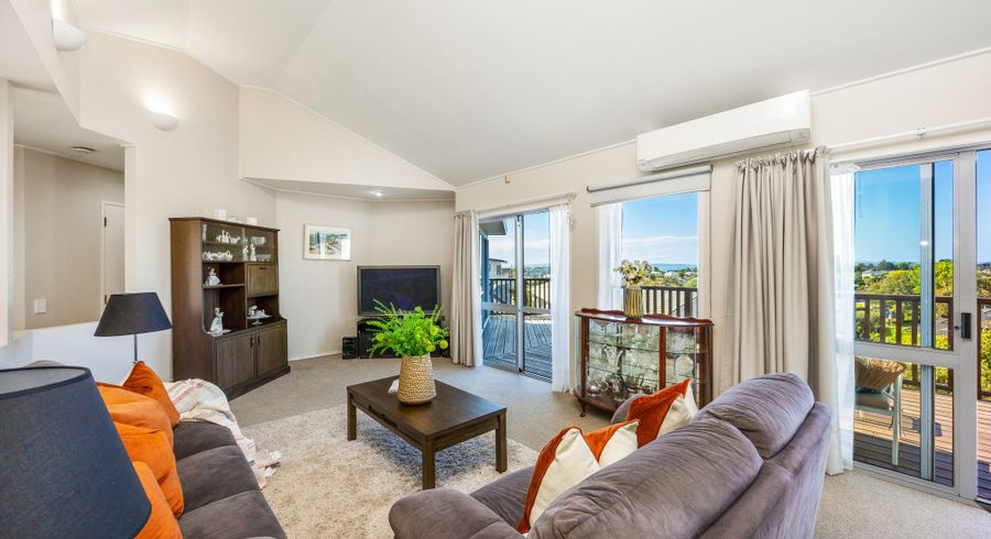  at 2/134 Bleakhouse Road, Mellons Bay, Manukau City, Auckland