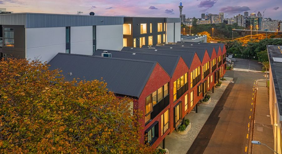  at 4 Madeira Place, Grafton, Auckland City, Auckland