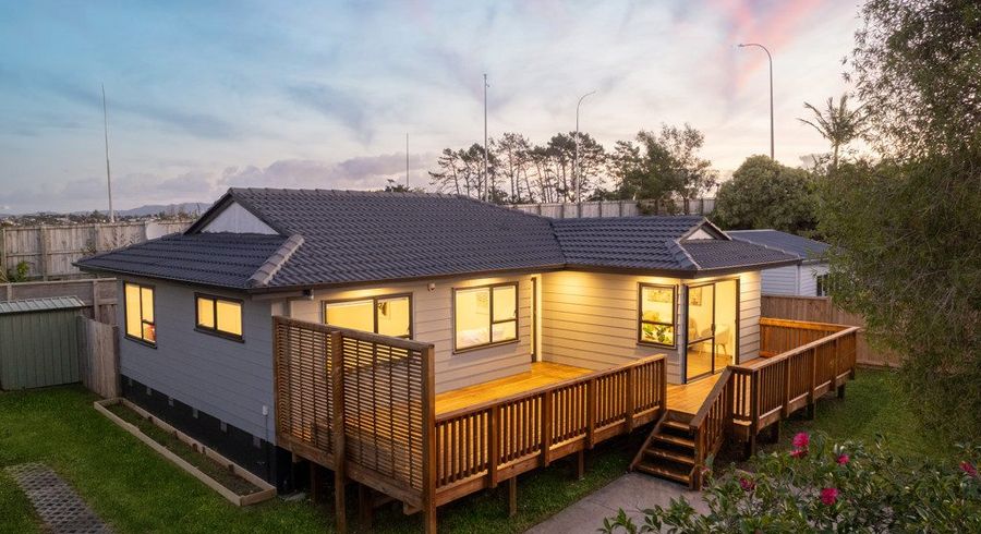  at 2/17 Landsdale Place, Massey, Waitakere City, Auckland