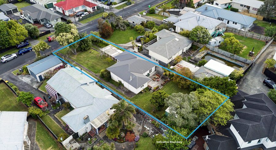  at 8 Coniston Avenue, Te Atatu South, Waitakere City, Auckland