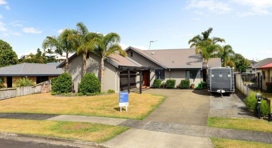  at 4 Harrogate Place, Grandview Heights, Hamilton