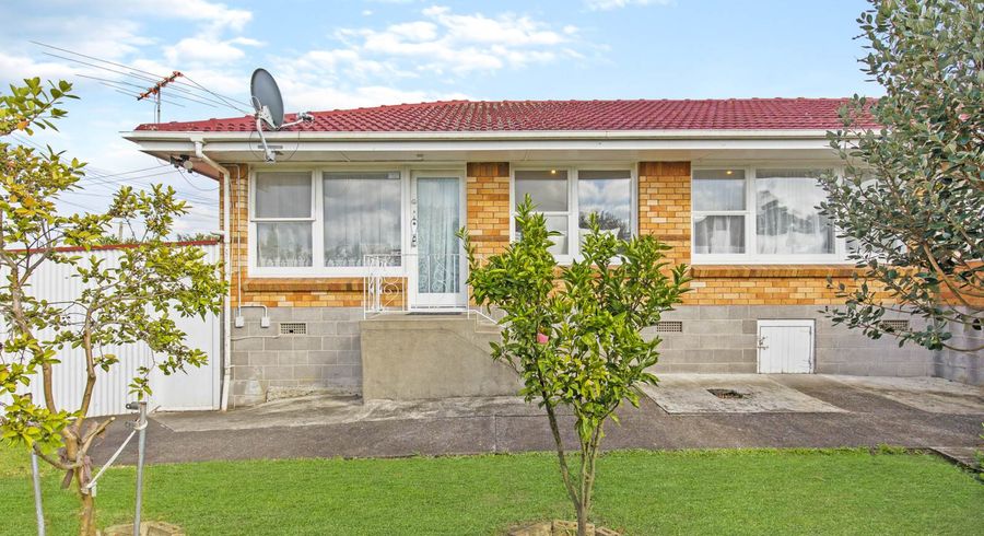  at 1/27 Malone Road, Mount Wellington, Auckland