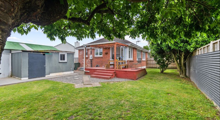  at 24 Leicester Street, Terrace End, Palmerston North