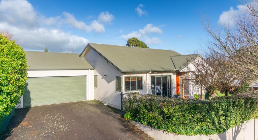  at 1 Sunnyhills Avenue, Glenview, Hamilton