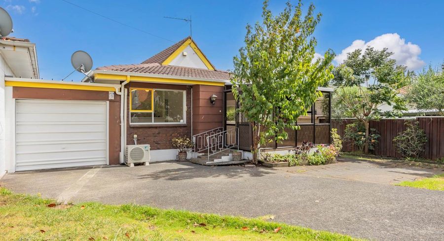  at 2/117 Shakespeare Road, Milford, Auckland