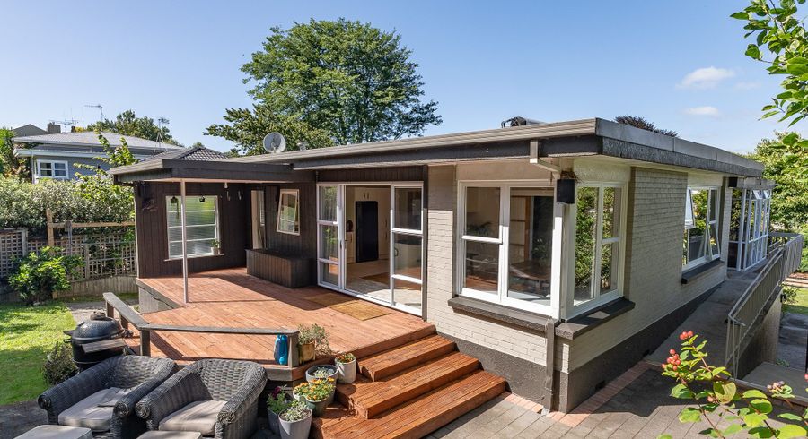  at 16 Riverview Terrace, Fairfield, Hamilton