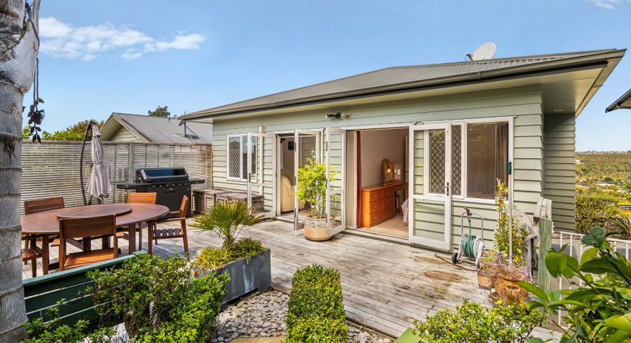  at 2/61 The Avenue, Albany, North Shore City, Auckland