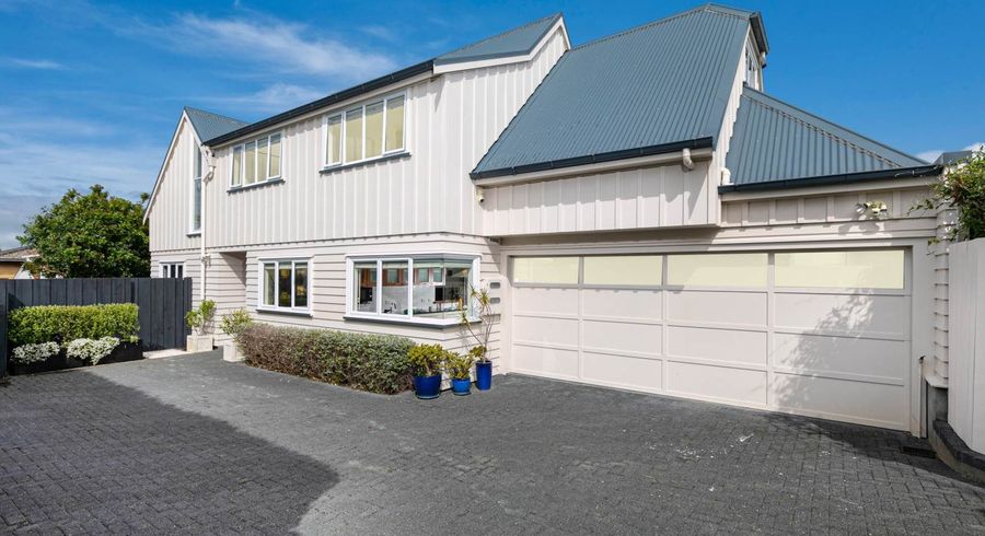  at 2/42 East Coast Road, Milford, Auckland