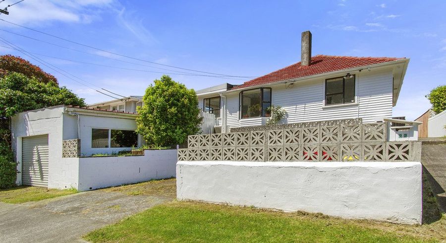  at 22 Franklyn Road, Tawa, Wellington