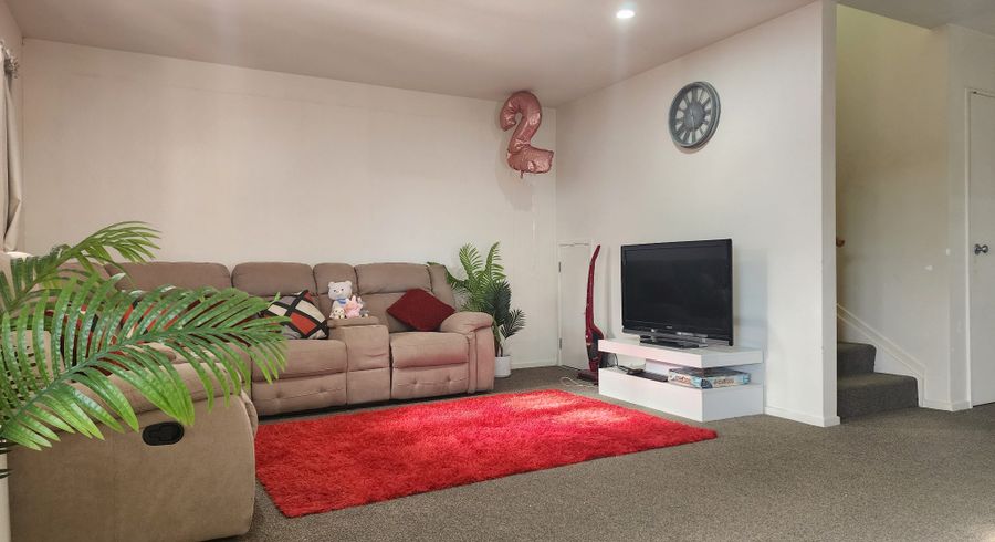  at 2/51 Fields Parade, Oteha, North Shore City, Auckland