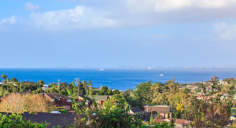  at 373 East Coast Road, Mairangi Bay, North Shore City, Auckland