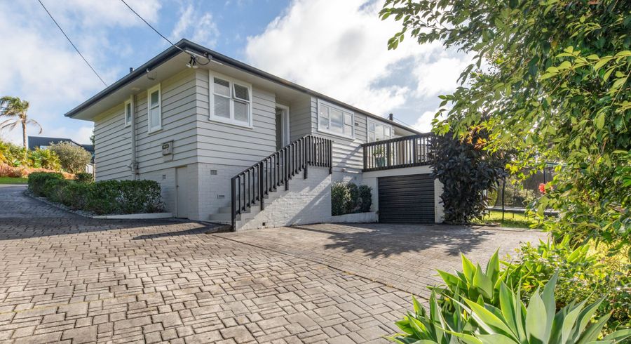  at 1/160 Cliff View Drive, Green Bay, Auckland