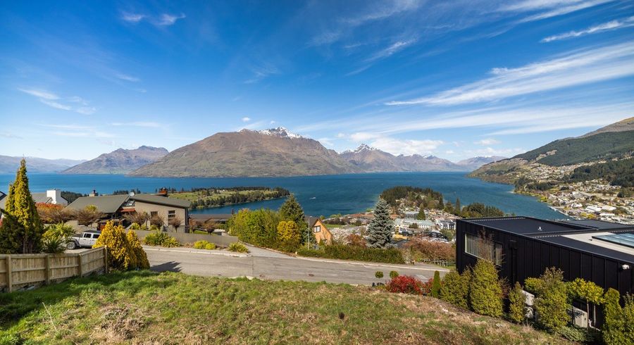  at 8 Manchester Place, Queenstown Hill, Queenstown-Lakes, Otago