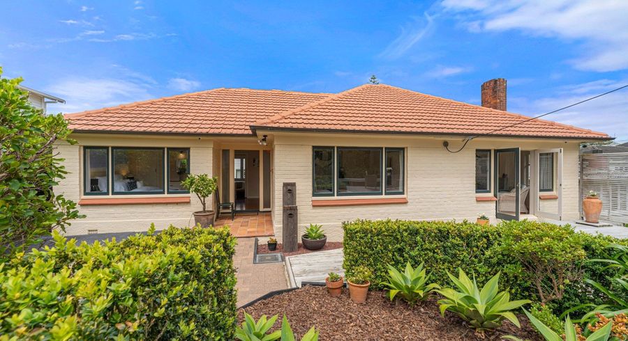  at 33 Old Lake Road, Devonport, North Shore City, Auckland