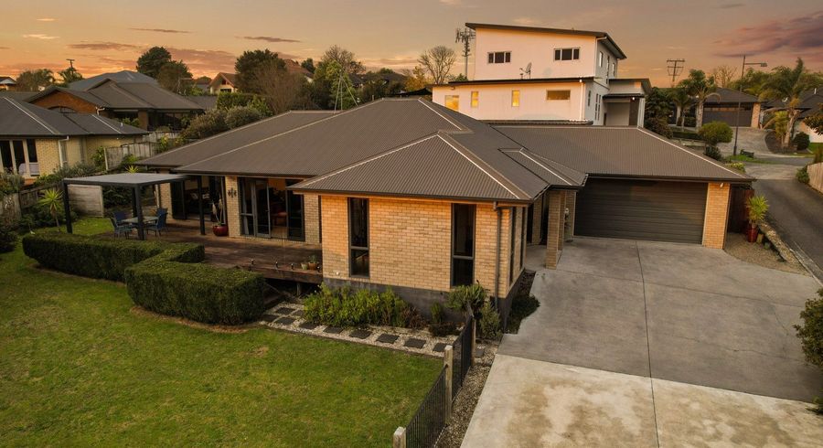  at 13 Alford Place, Huntington, Hamilton