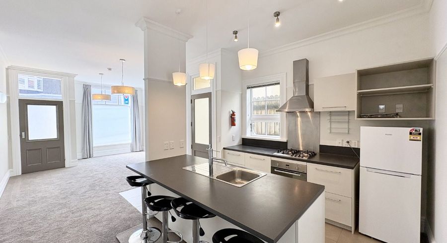  at 330 Downstairs Tinakori Road, Thorndon, Wellington, Wellington