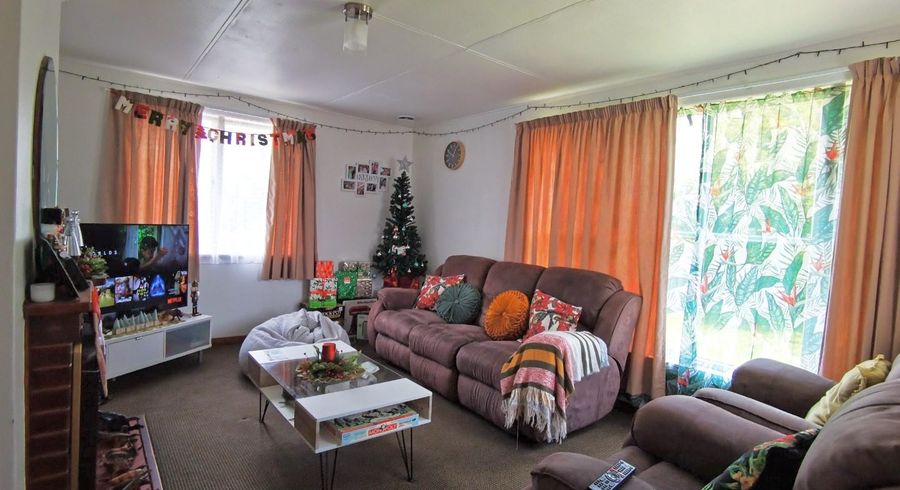  at 27 Coates Crescent, Panmure, Auckland City, Auckland