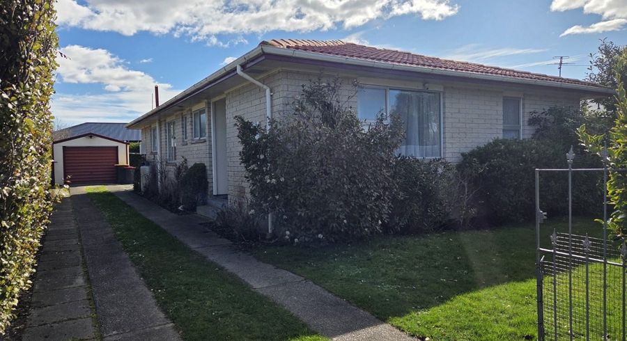  at 27 Charnwood Crescent, Bishopdale, Christchurch City, Canterbury