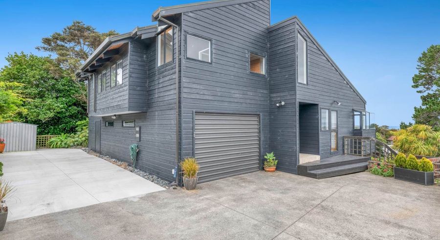  at 923 East Coast Road, Northcross, Auckland