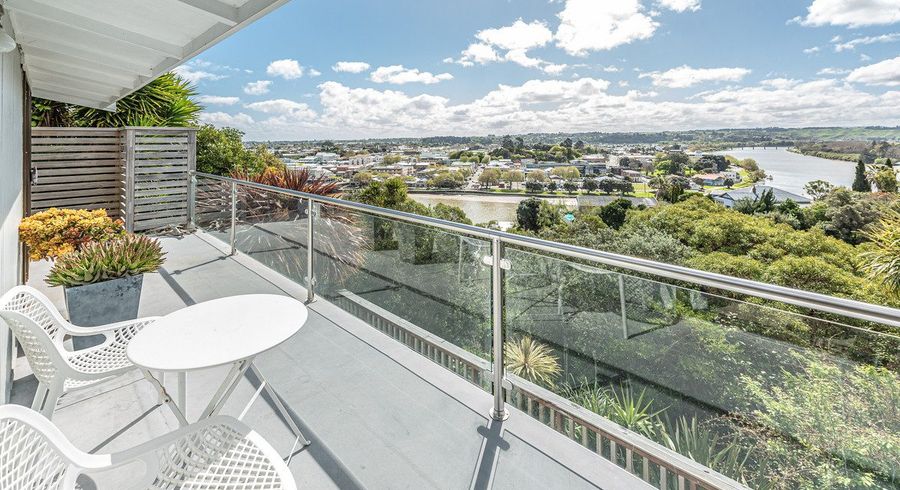  at 12 Hipango Terrace, Durie Hill, Whanganui
