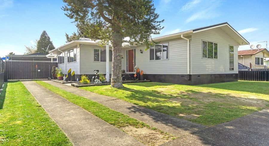  at 74 Oakfield Crescent, Pukete, Hamilton