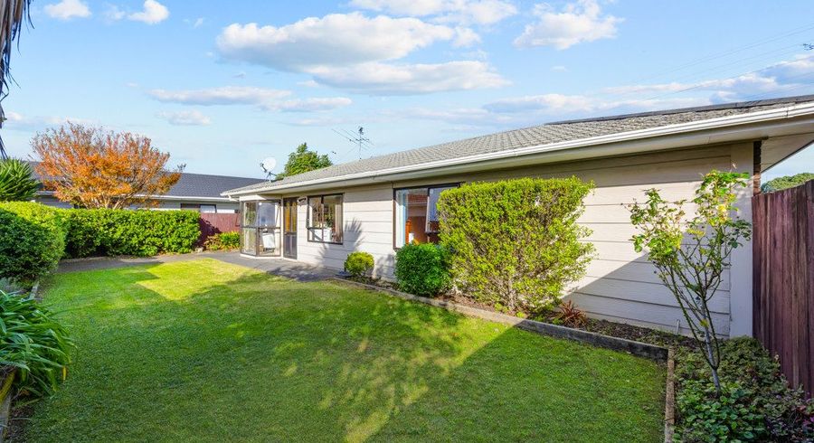  at 2/6 Dillimore Avenue, Pakuranga, Manukau City, Auckland