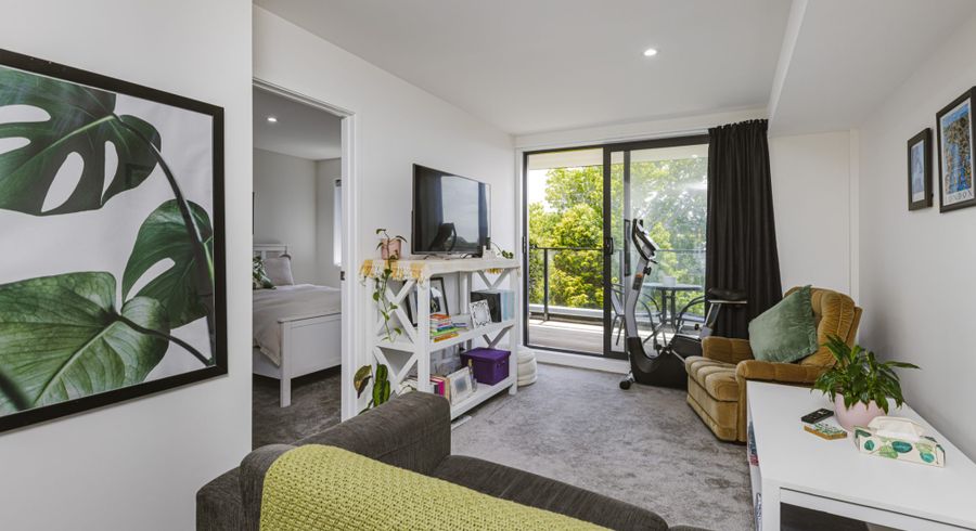  at 201/8 Gray Avenue, Mangere East, Auckland