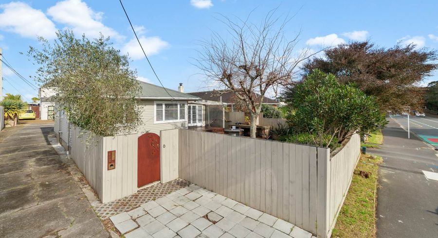  at 1/130 Onewa Road, Northcote, Auckland
