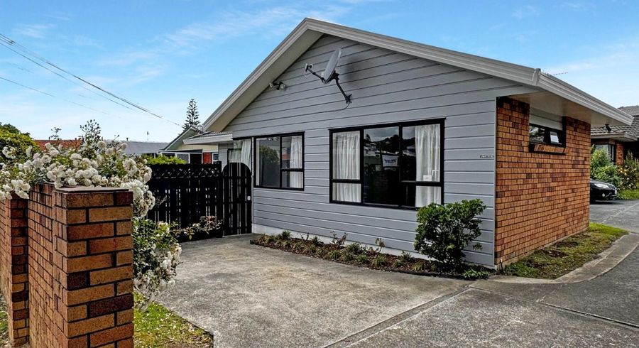  at 1/12 Shakespeare Road, Milford, Auckland