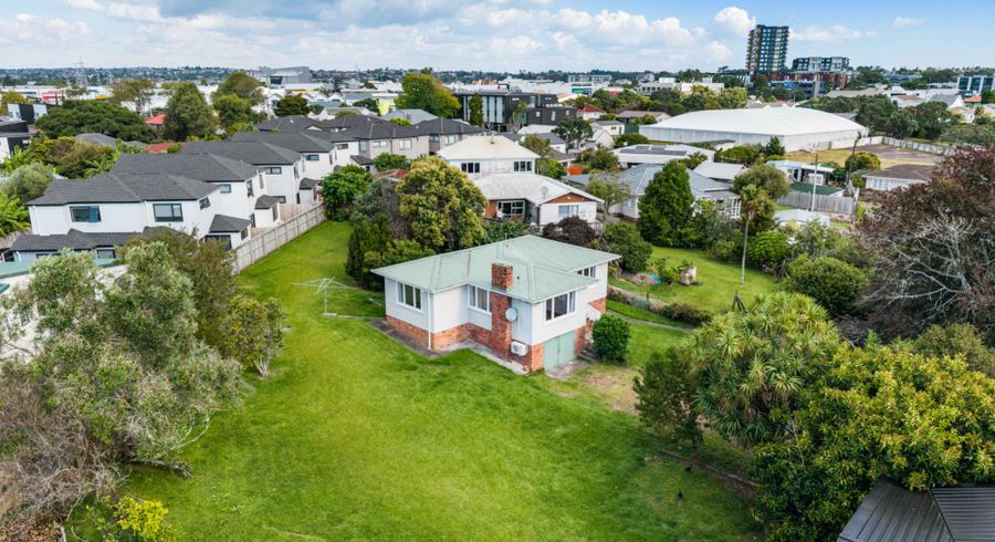  at 27 Reid Road, New Lynn, Waitakere City, Auckland