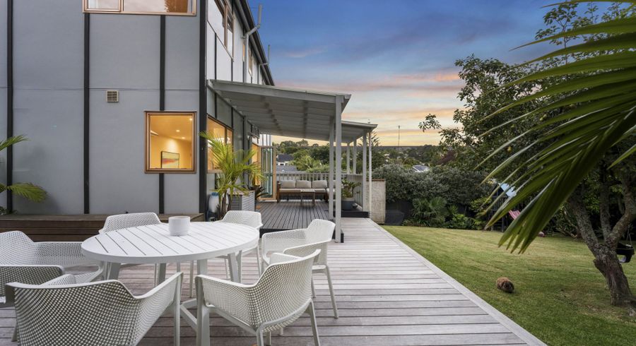  at 2/16 Sandiacre Way, Browns Bay, North Shore City, Auckland