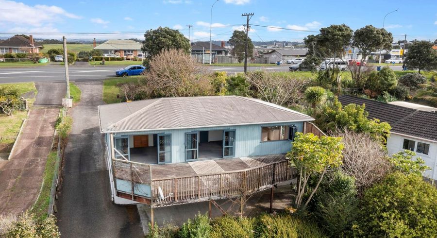  at 1/547 East Coast Road, Browns Bay, Auckland