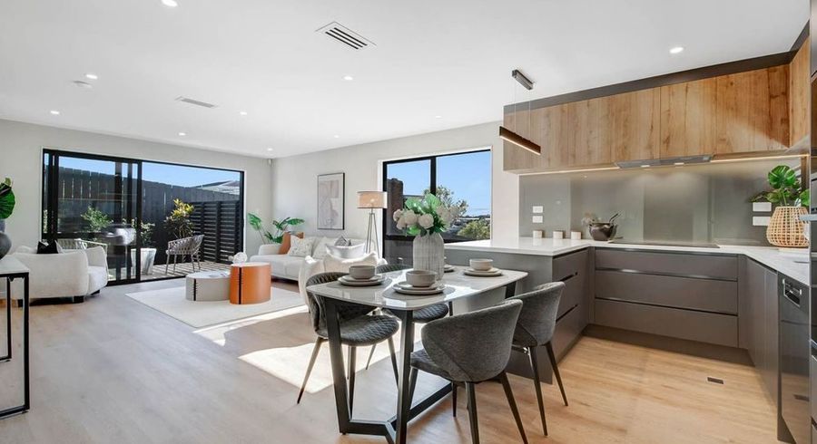  at 2/32 Beulah Terrace, Rothesay Bay, North Shore City, Auckland