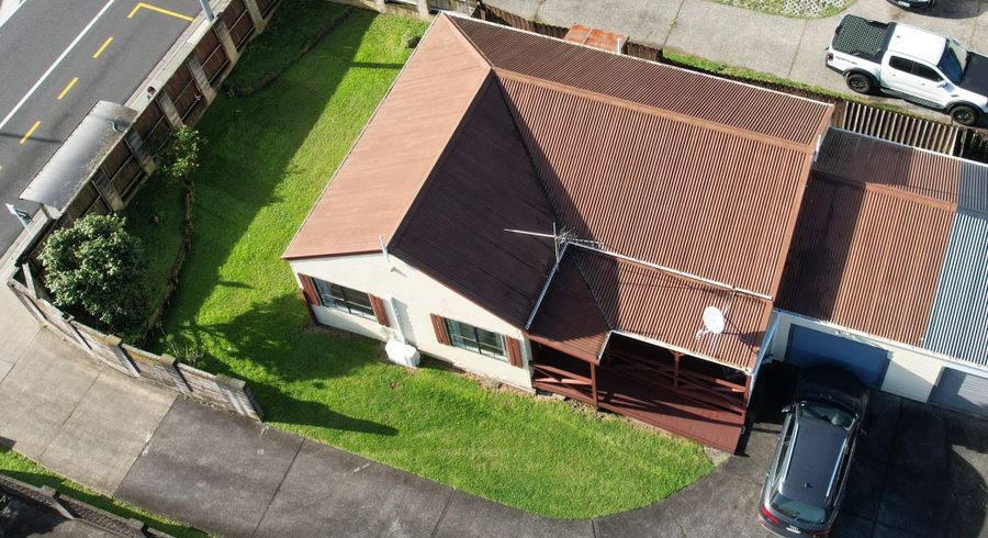  at 2/29 Akoranga Drive, Northcote, Auckland