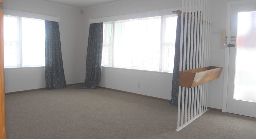  at 2/102 Te Atatu Road, Te Atatu South, Waitakere City, Auckland