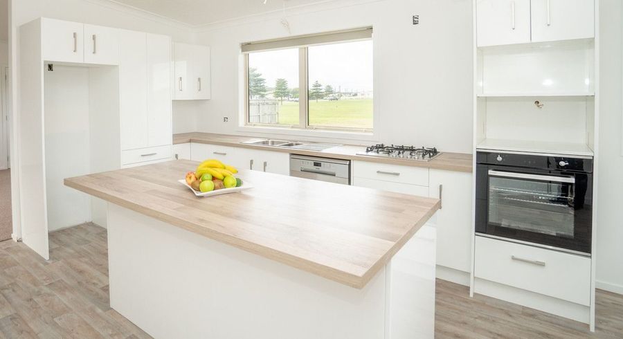  at 27 Hall Place, Foxton Beach, Horowhenua, Manawatu / Whanganui