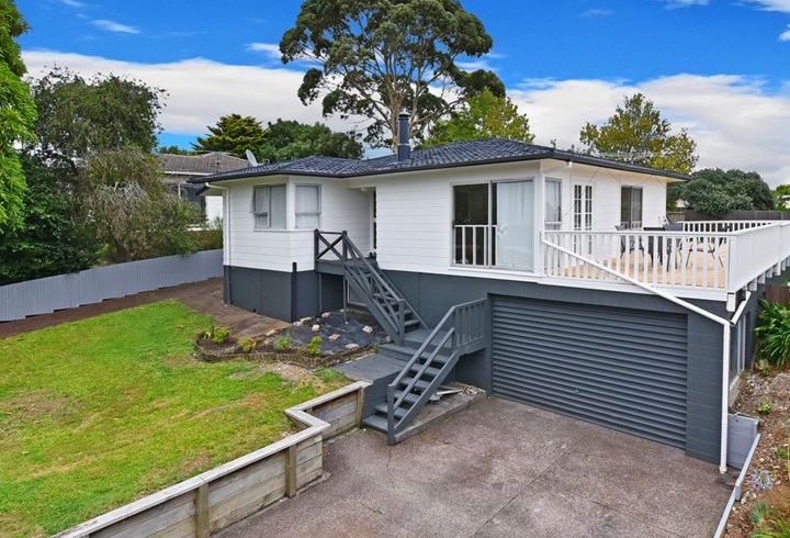  at 11 Pulman Place, Clover Park, Auckland