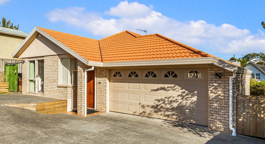  at 8B Kinross Street, Blockhouse Bay, Auckland